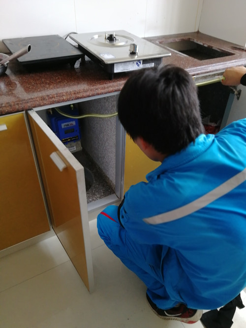 工作人員正在通氣點火服務_副本.jpg 工作人員正在通氣點火服務_副本.jpg