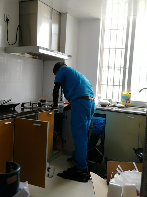 正在進行最后的調(diào)試工作_副本.jpg 正在進行最后的調(diào)試工作_副本.jpg